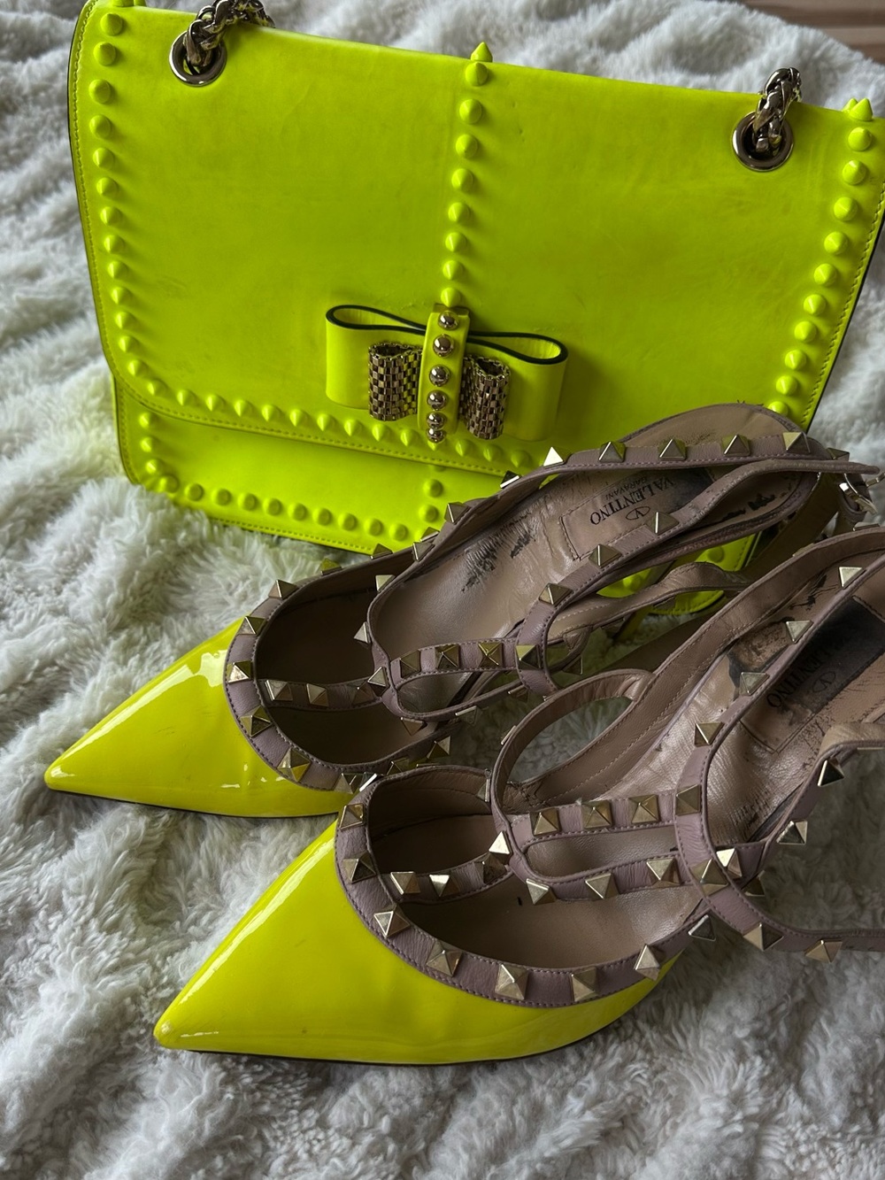 Christian Louboutin Sweet Charity studded leather neon yellow handbag - Picture 13 of 13